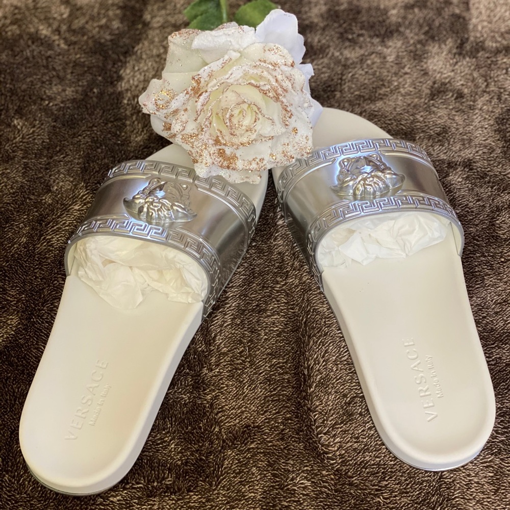 GORGEOUS VERSACE MEDUSA SLIDES - Picture 6 of 8